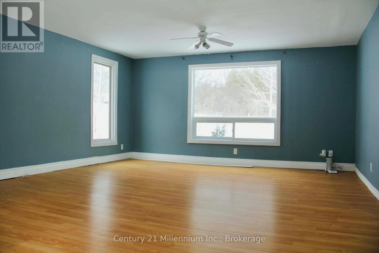 124 Main Street, Northern Bruce Peninsula, Ontario  N0H 1W0 - Photo 2 - X12648004