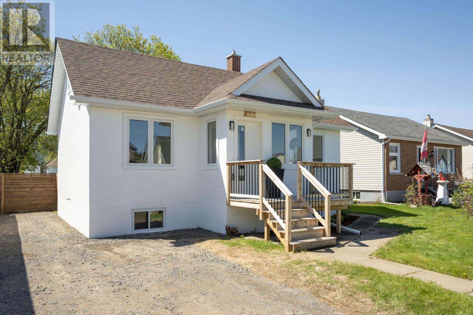 236 Mary St W, Thunder Bay, Ontario  P7E 4K6 - Photo 3 - TB2601291