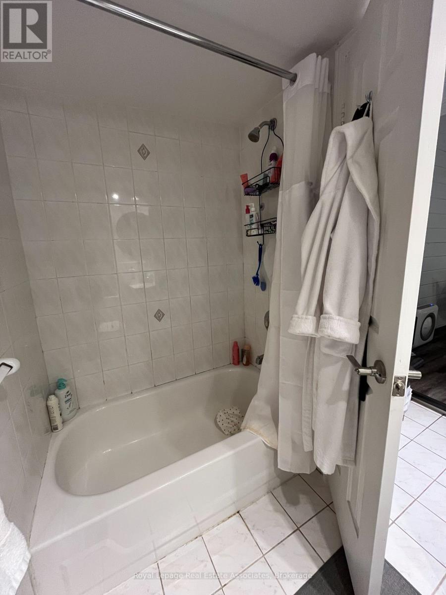 Main - 415 Lansdowne Avenue, Toronto, Ontario  M6H 3Y2 - Photo 14 - C13223112