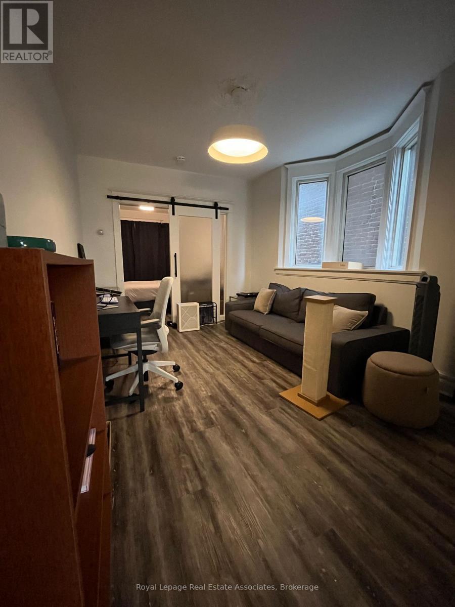 Main - 415 Lansdowne Avenue, Toronto, Ontario  M6H 3Y2 - Photo 3 - C13223112