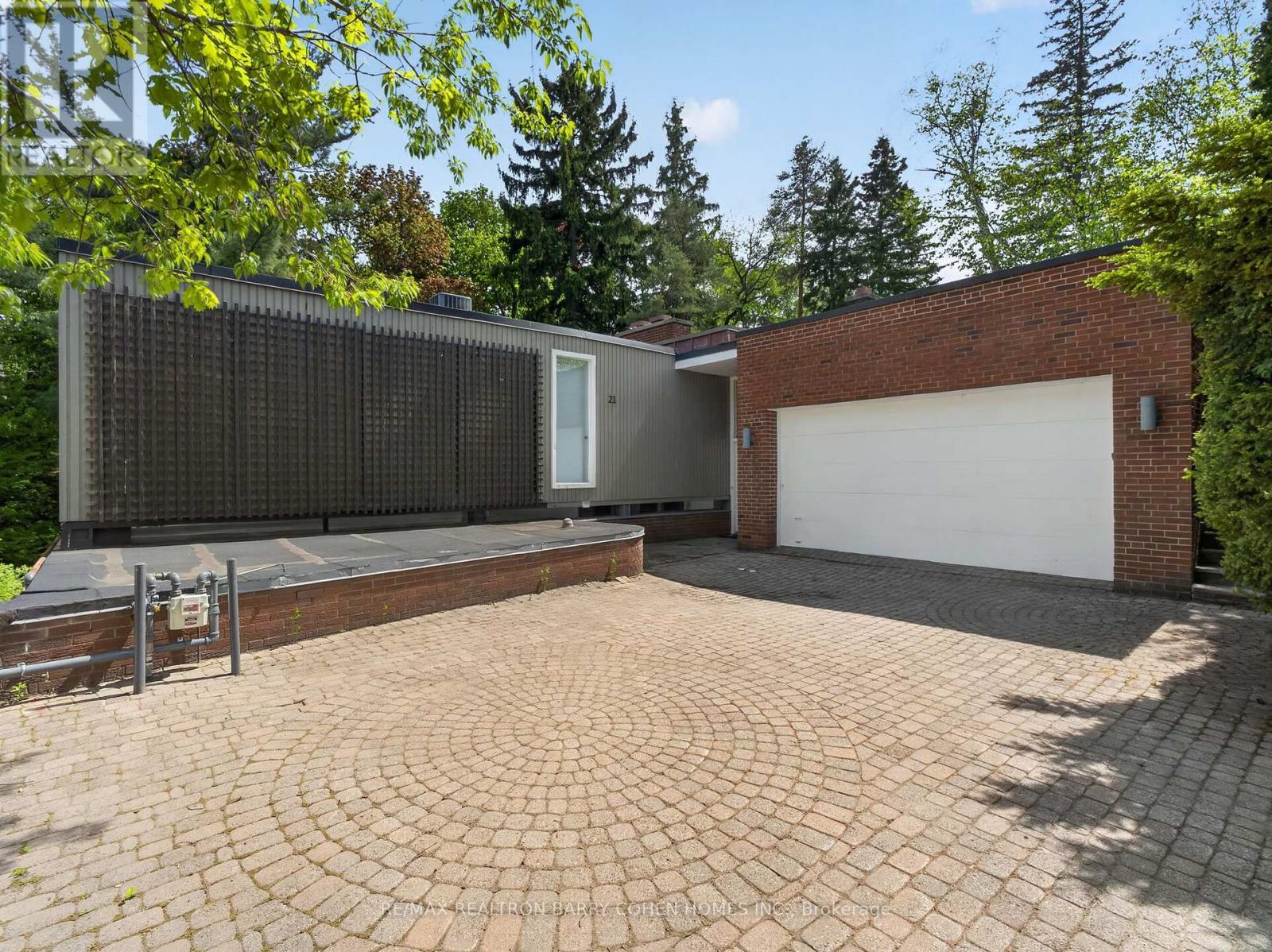 21 Tudor Gate, Toronto, Ontario  M2L 1N3 - Photo 1 - C13223226