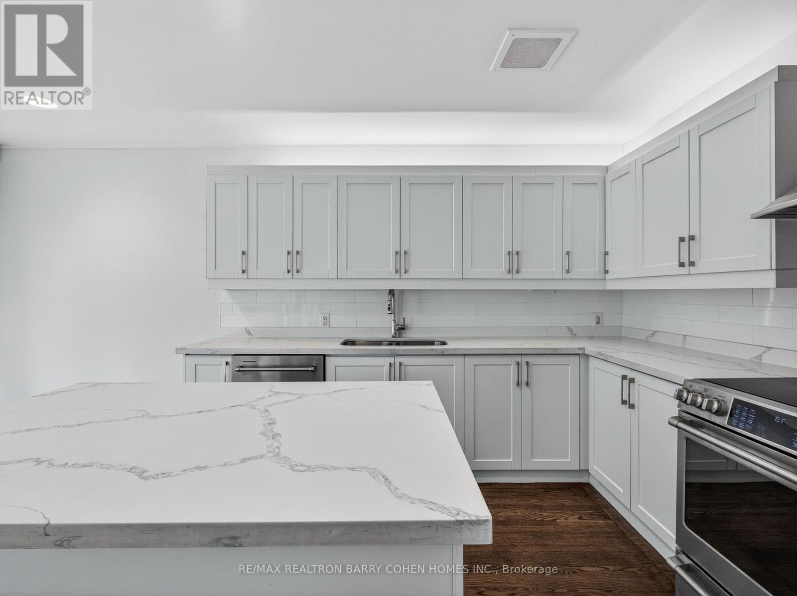 21 Tudor Gate, Toronto, Ontario  M2L 1N3 - Photo 10 - C13223226