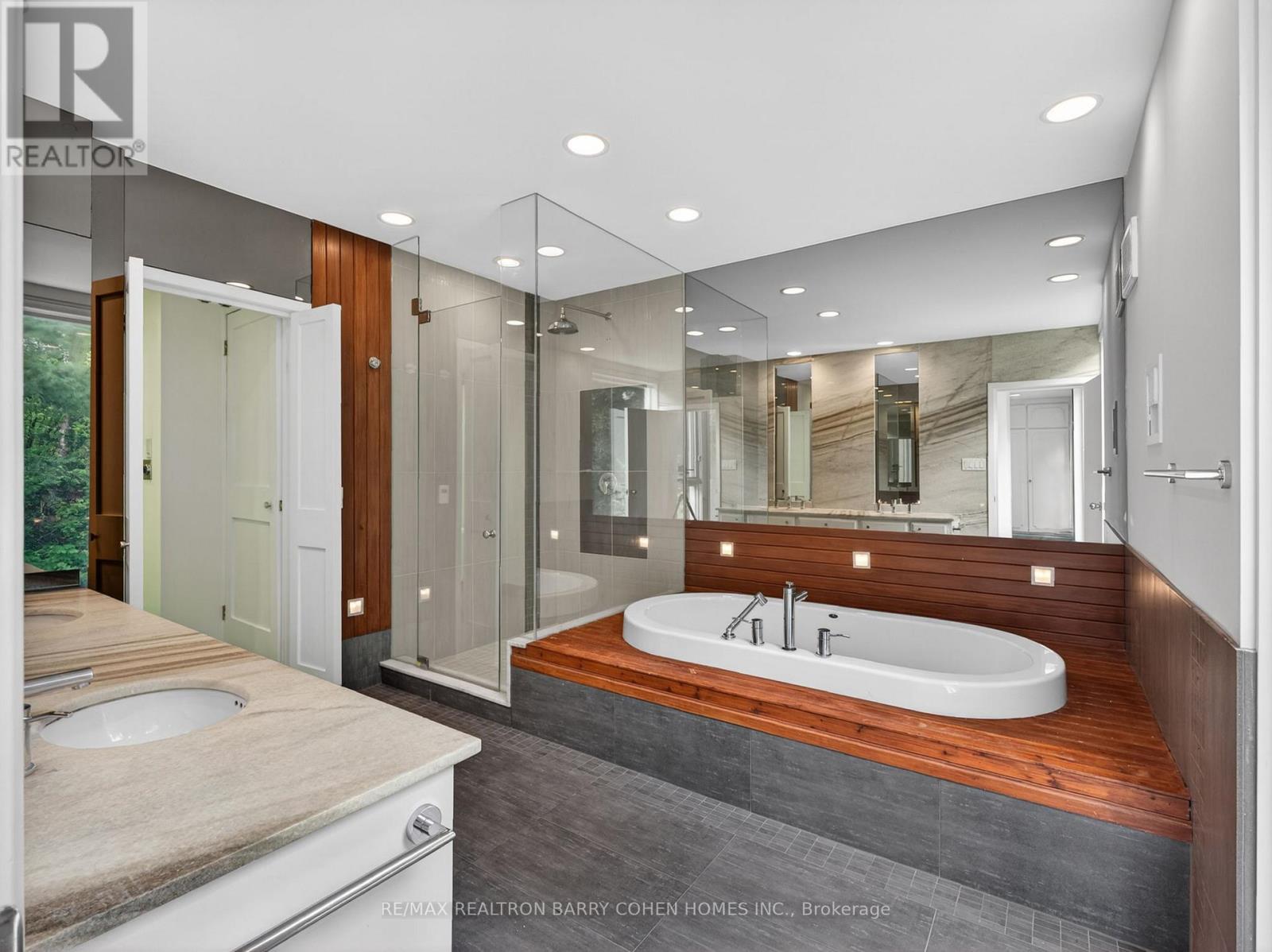 21 Tudor Gate, Toronto, Ontario  M2L 1N3 - Photo 17 - C13223226