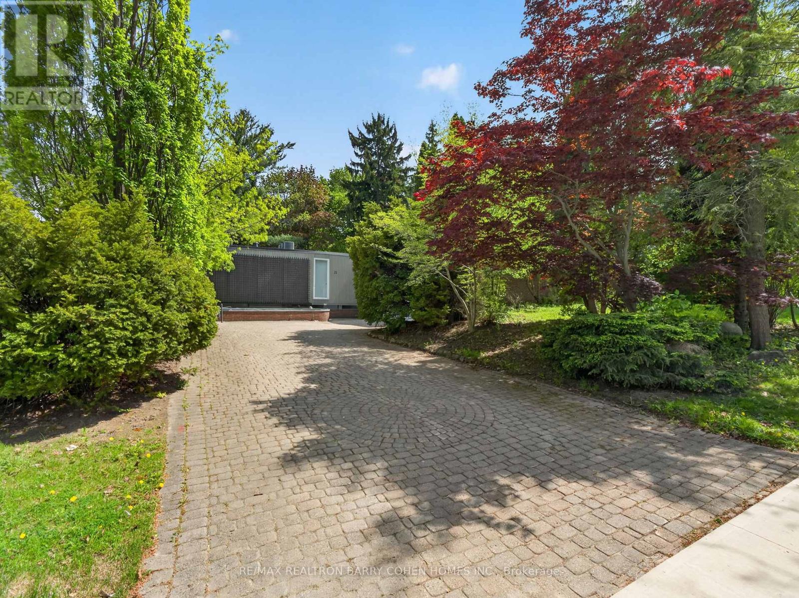21 Tudor Gate, Toronto, Ontario  M2L 1N3 - Photo 2 - C13223226