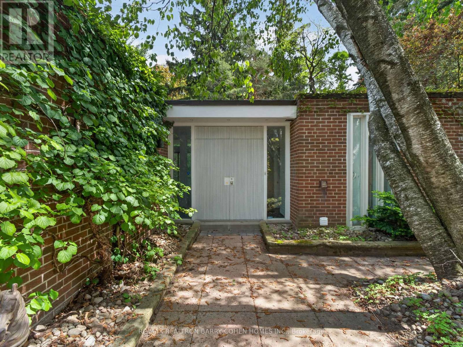 21 Tudor Gate, Toronto, Ontario  M2L 1N3 - Photo 3 - C13223226