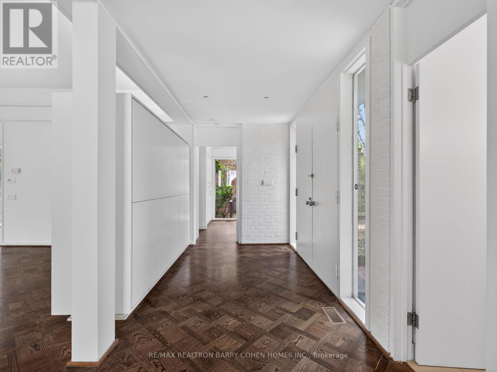 21 Tudor Gate, Toronto, Ontario  M2L 1N3 - Photo 4 - C13223226
