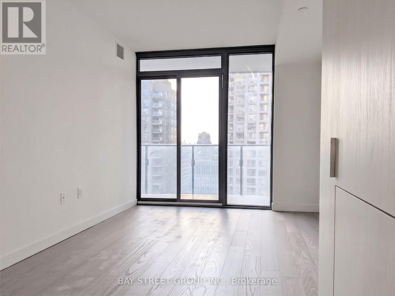 1606 - 11 Wellesley Street W, Toronto, Ontario  M4Y 1E8 - Photo 4 - C13223392