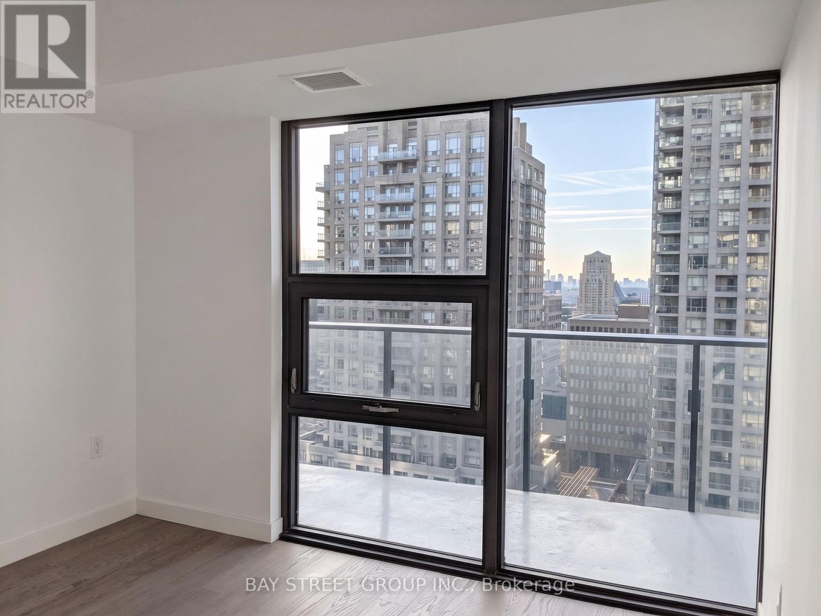 1606 - 11 Wellesley Street W, Toronto, Ontario  M4Y 1E8 - Photo 5 - C13223392