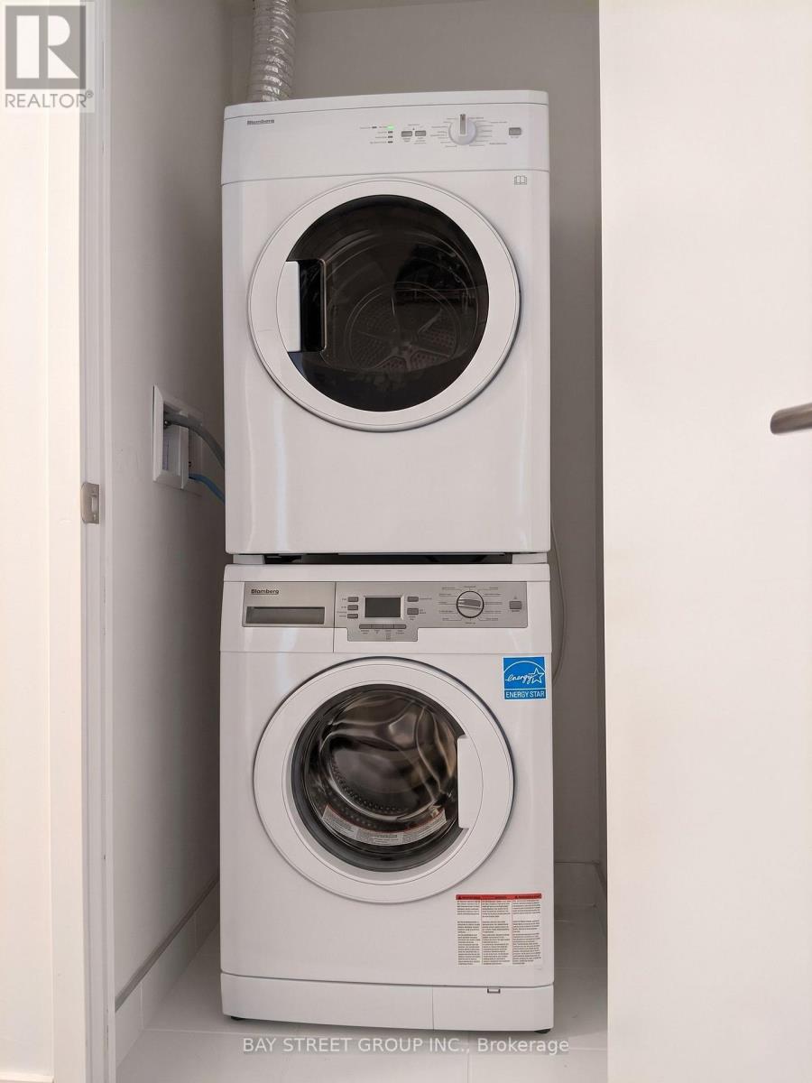 1606 - 11 Wellesley Street W, Toronto, Ontario  M4Y 1E8 - Photo 8 - C13223392