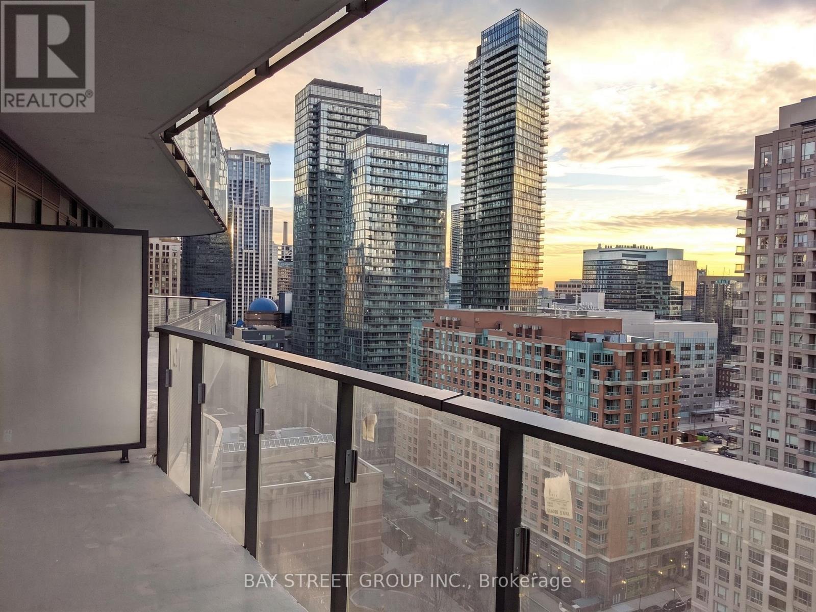 1606 - 11 Wellesley Street W, Toronto, Ontario  M4Y 1E8 - Photo 9 - C13223392