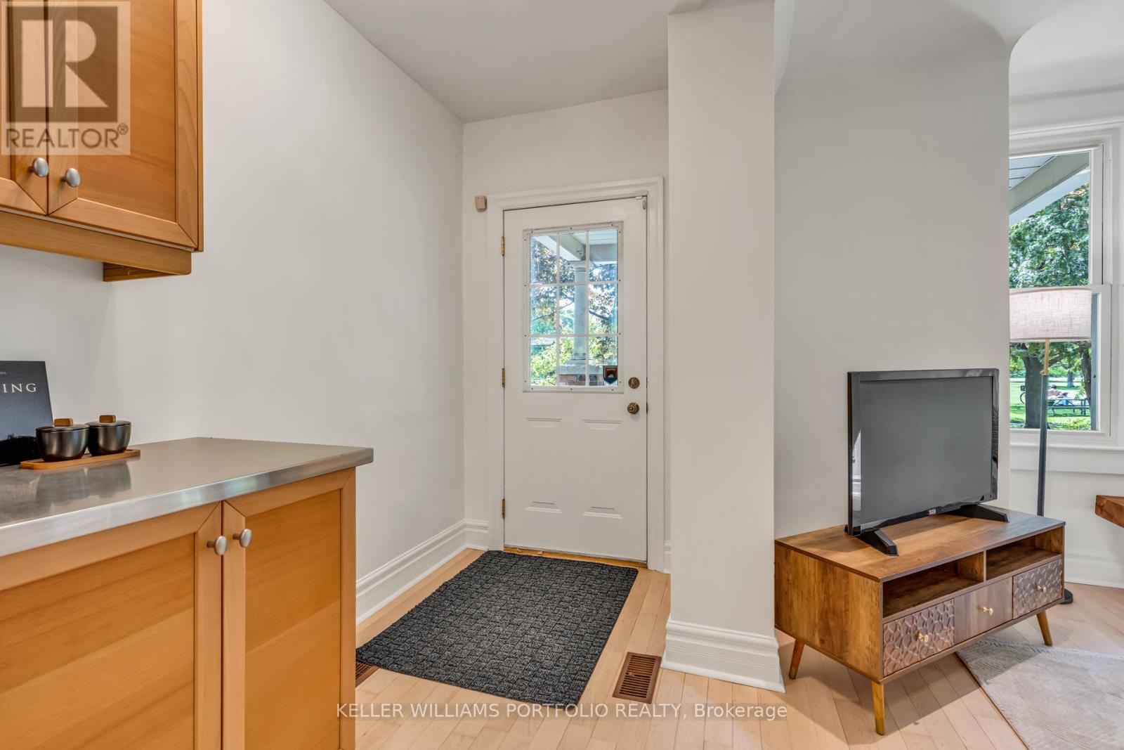 79 Gore Vale Avenue, Toronto, Ontario  M6J 2R5 - Photo 3 - C13223400