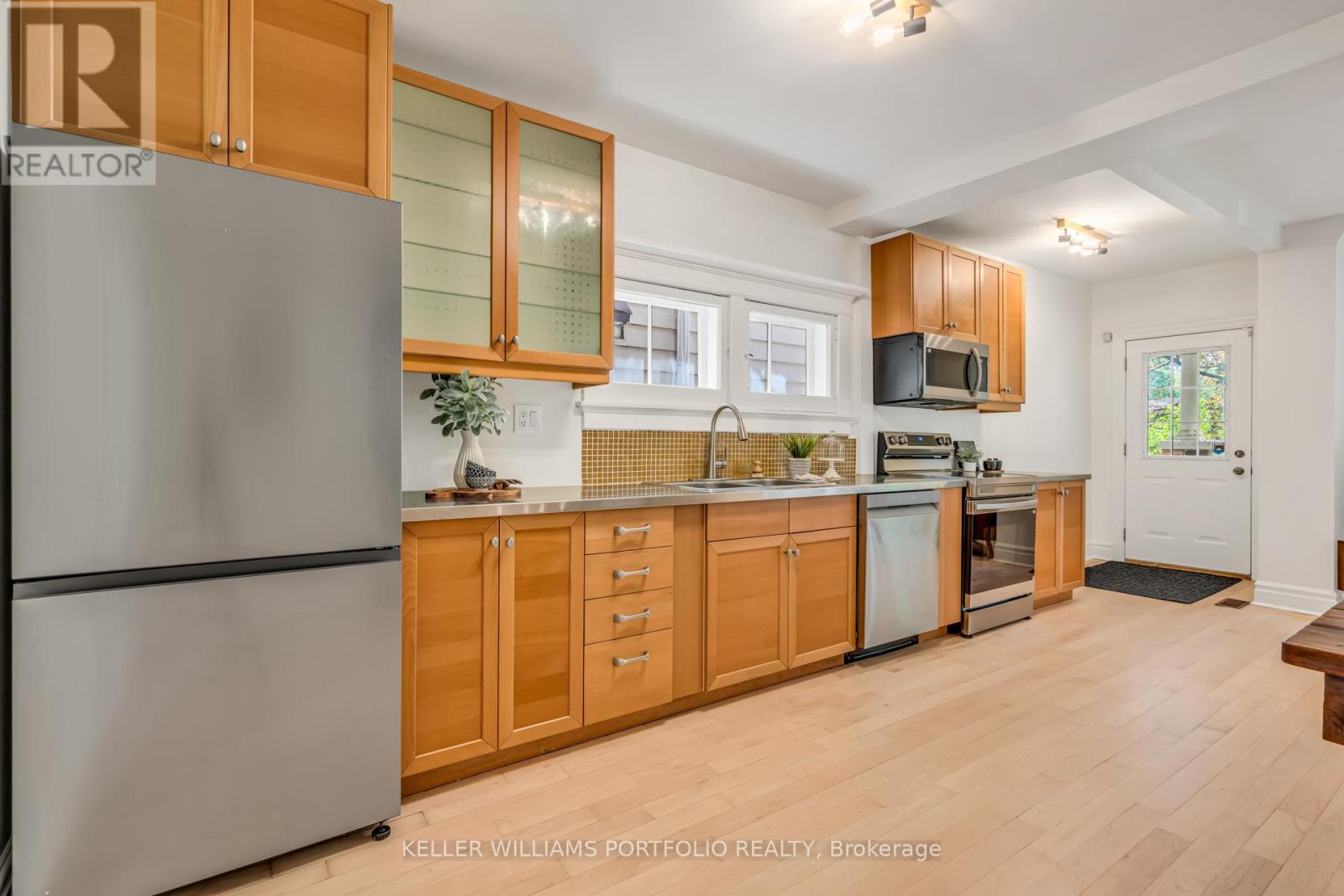 79 Gore Vale Avenue, Toronto, Ontario  M6J 2R5 - Photo 8 - C13223400