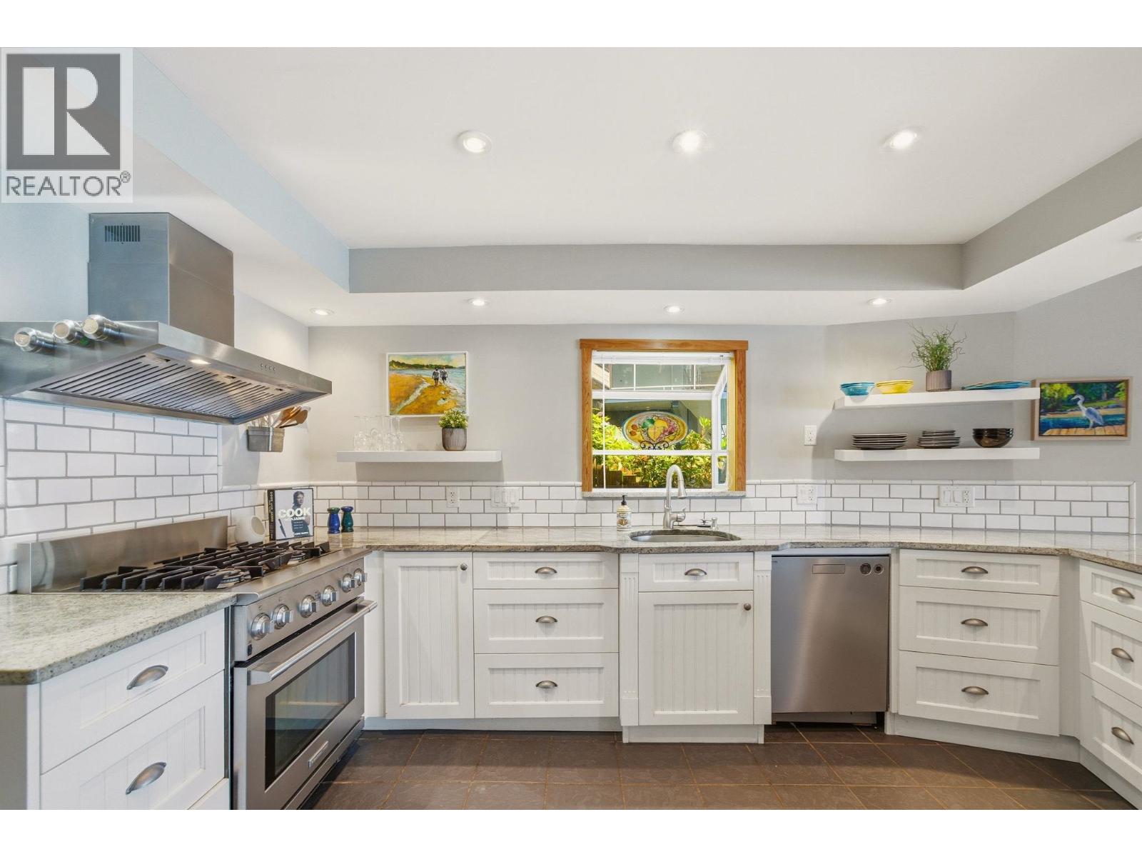 2848 Panorama Drive, North Vancouver, British Columbia  V7G 1V6 - Photo 13 - R3130161