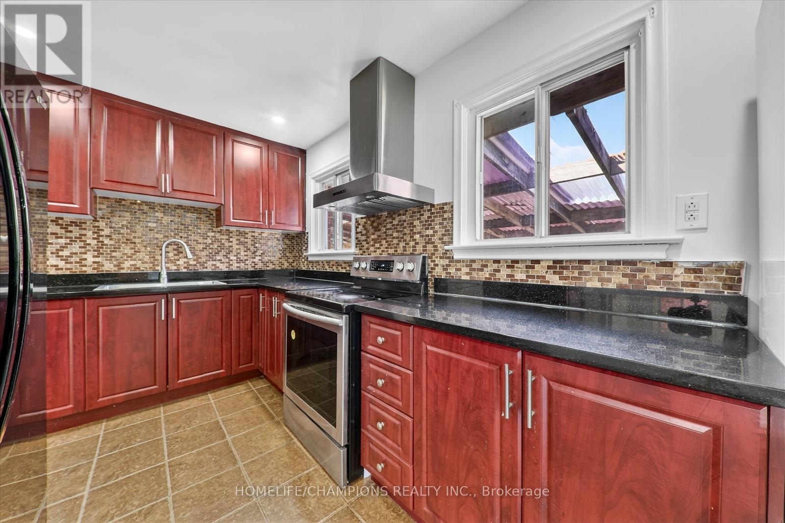 18 Bergen Road, Toronto, Ontario  M1P 1R9 - Photo 10 - E13223110