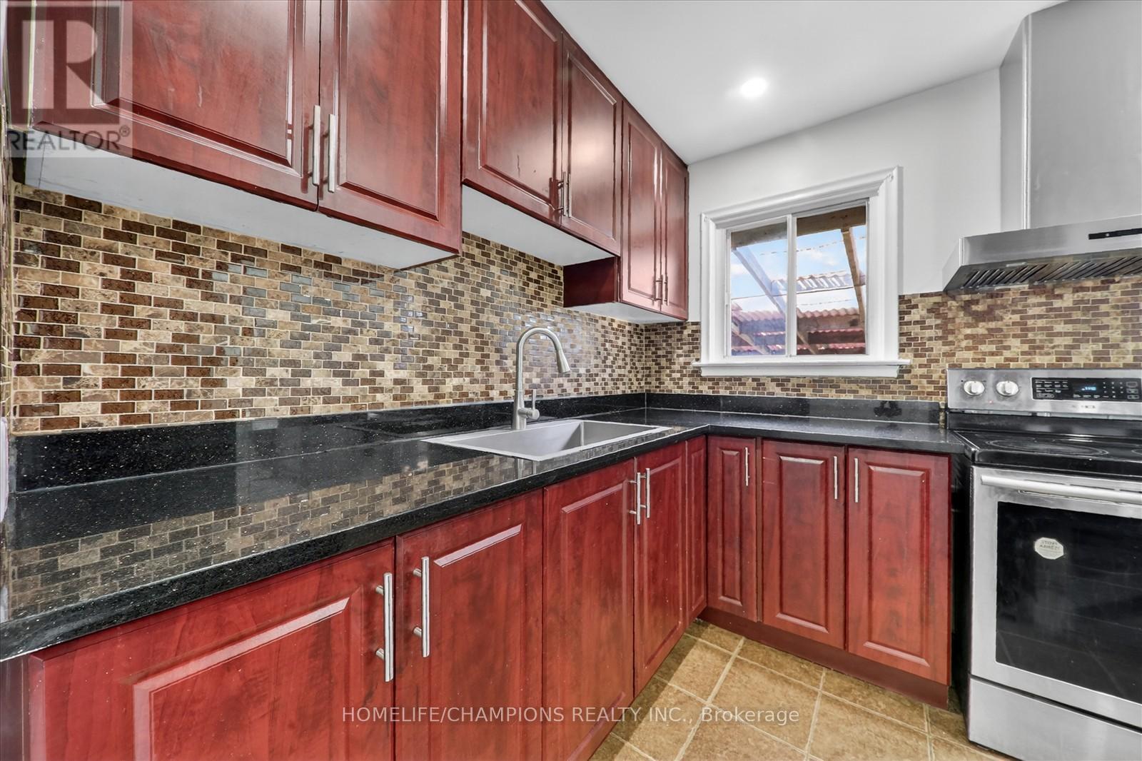 18 Bergen Road, Toronto, Ontario  M1P 1R9 - Photo 11 - E13223110