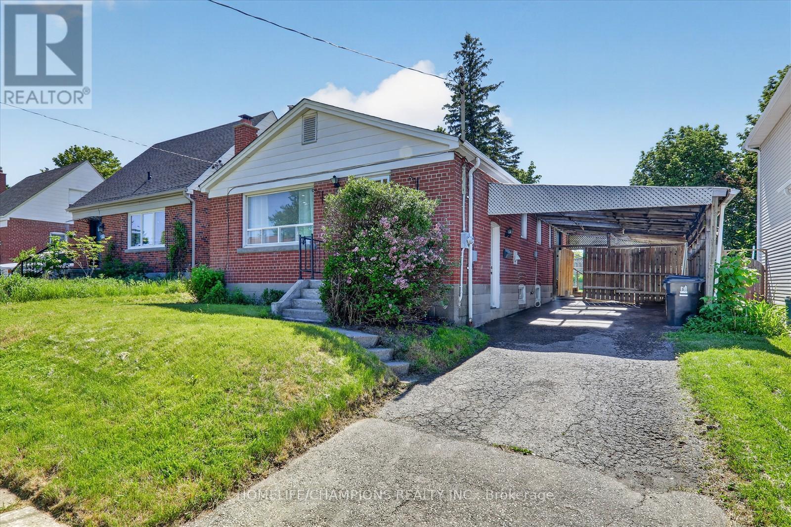 18 Bergen Road, Toronto, Ontario  M1P 1R9 - Photo 2 - E13223110