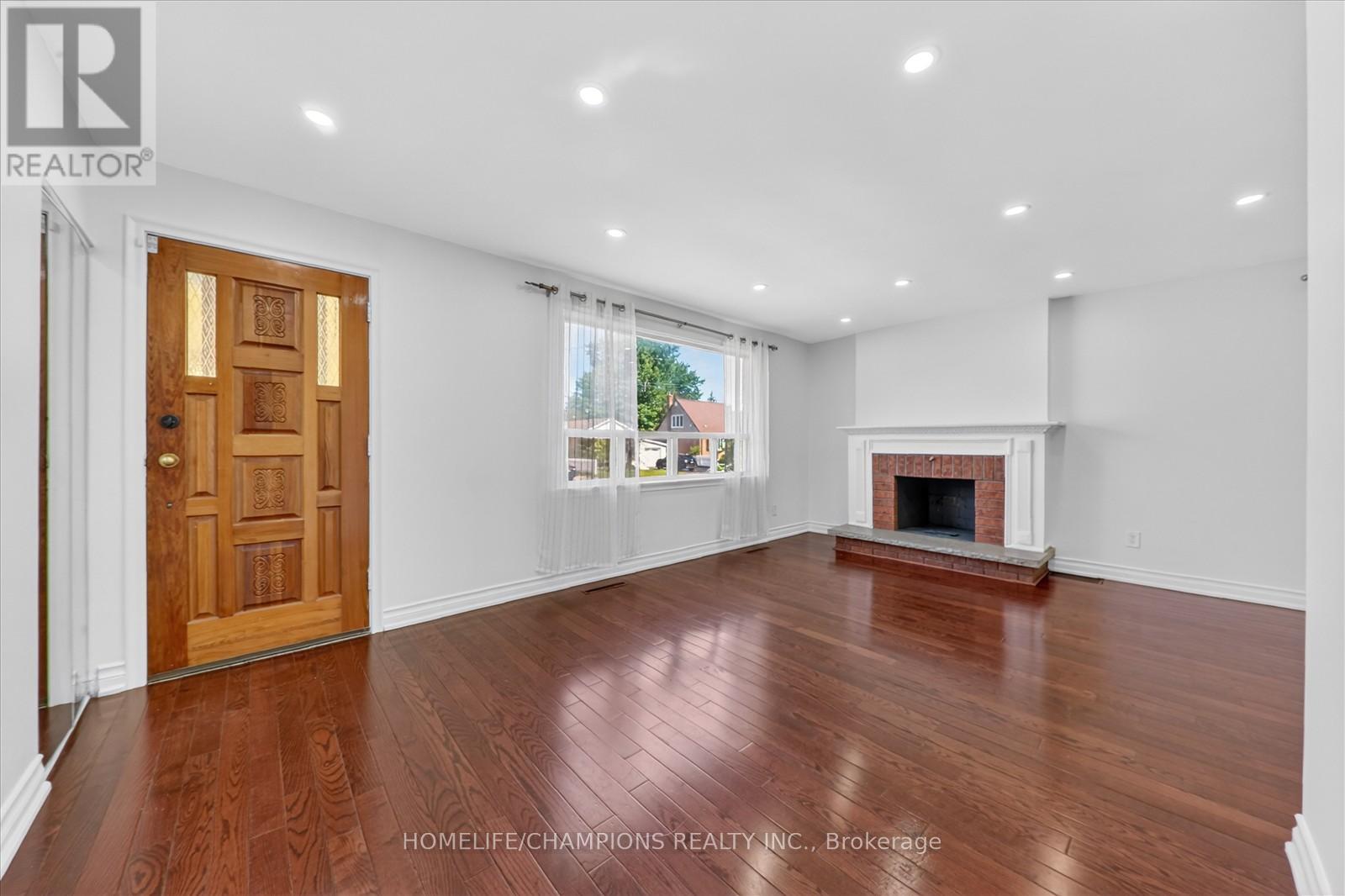18 Bergen Road, Toronto, Ontario  M1P 1R9 - Photo 3 - E13223110