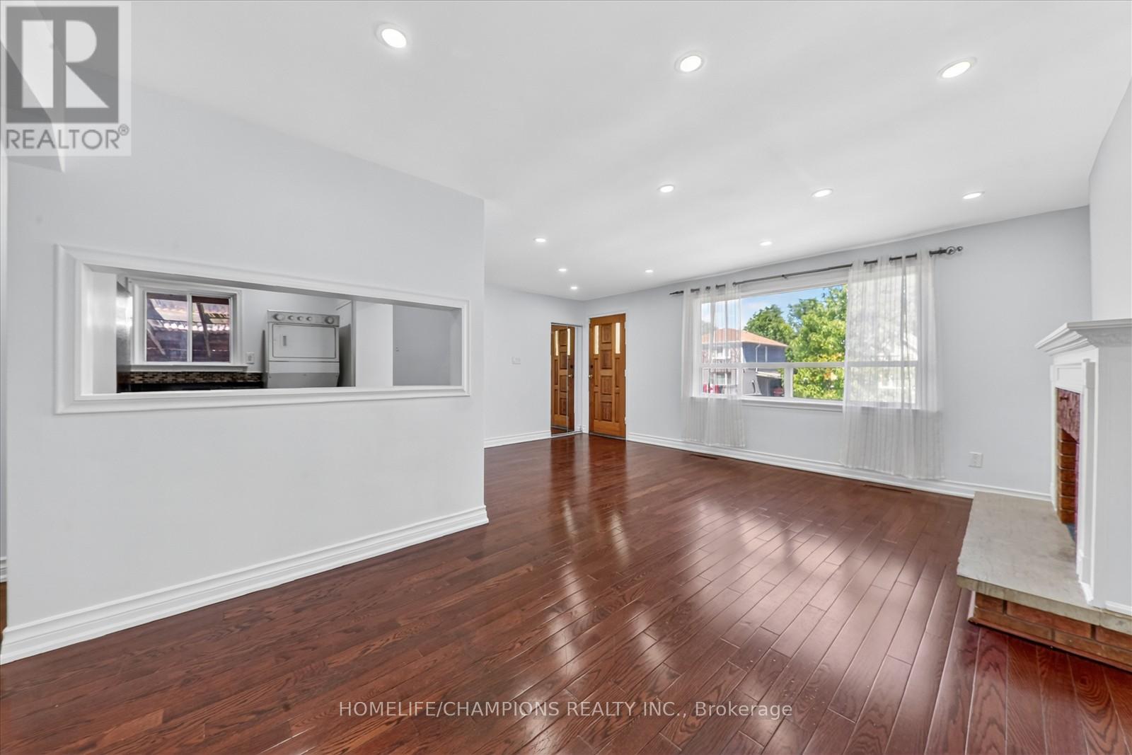 18 Bergen Road, Toronto, Ontario  M1P 1R9 - Photo 4 - E13223110