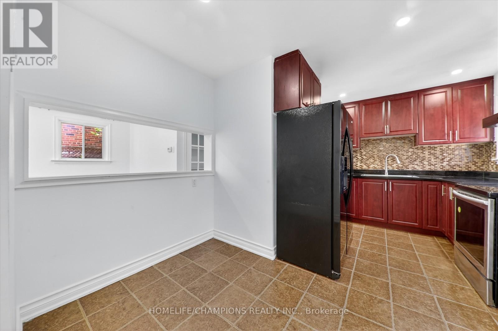 18 Bergen Road, Toronto, Ontario  M1P 1R9 - Photo 8 - E13223110