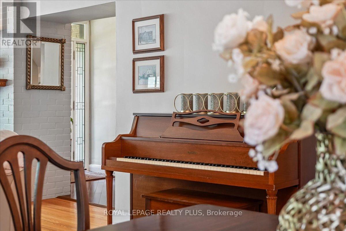 42 Roseview Avenue, Richmond Hill, Ontario  L4C 1C7 - Photo 11 - N13223096