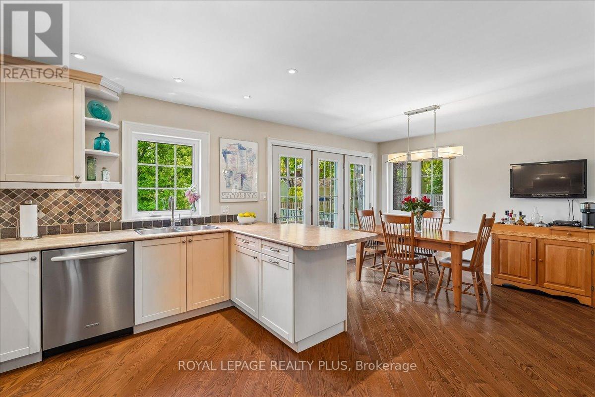 42 Roseview Avenue, Richmond Hill, Ontario  L4C 1C7 - Photo 14 - N13223096