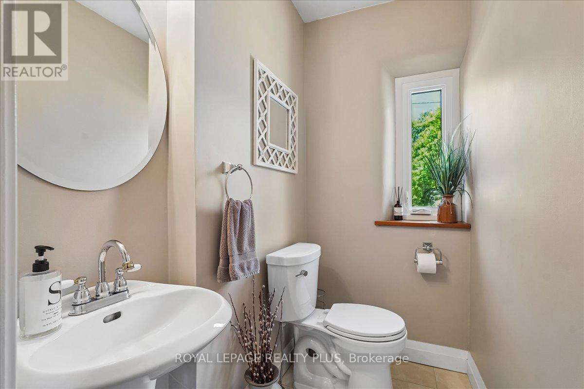 42 Roseview Avenue, Richmond Hill, Ontario  L4C 1C7 - Photo 19 - N13223096