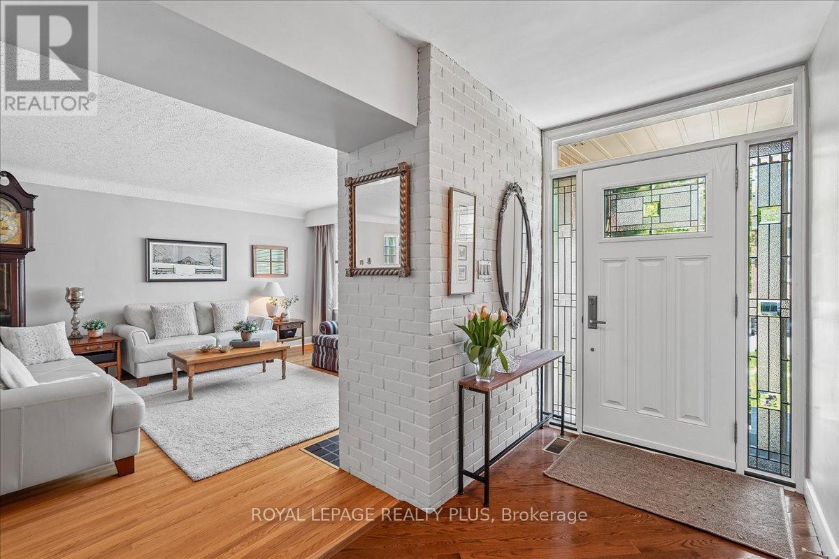 42 Roseview Avenue, Richmond Hill, Ontario  L4C 1C7 - Photo 5 - N13223096