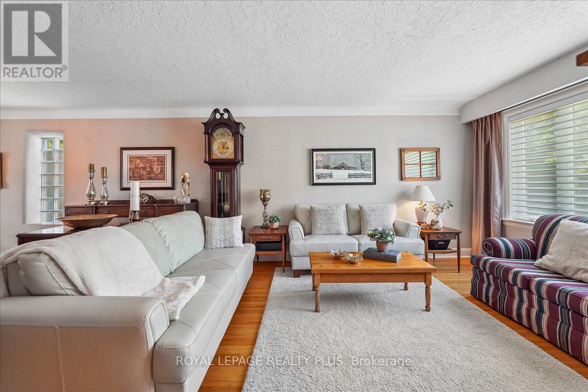 42 Roseview Avenue, Richmond Hill, Ontario  L4C 1C7 - Photo 8 - N13223096