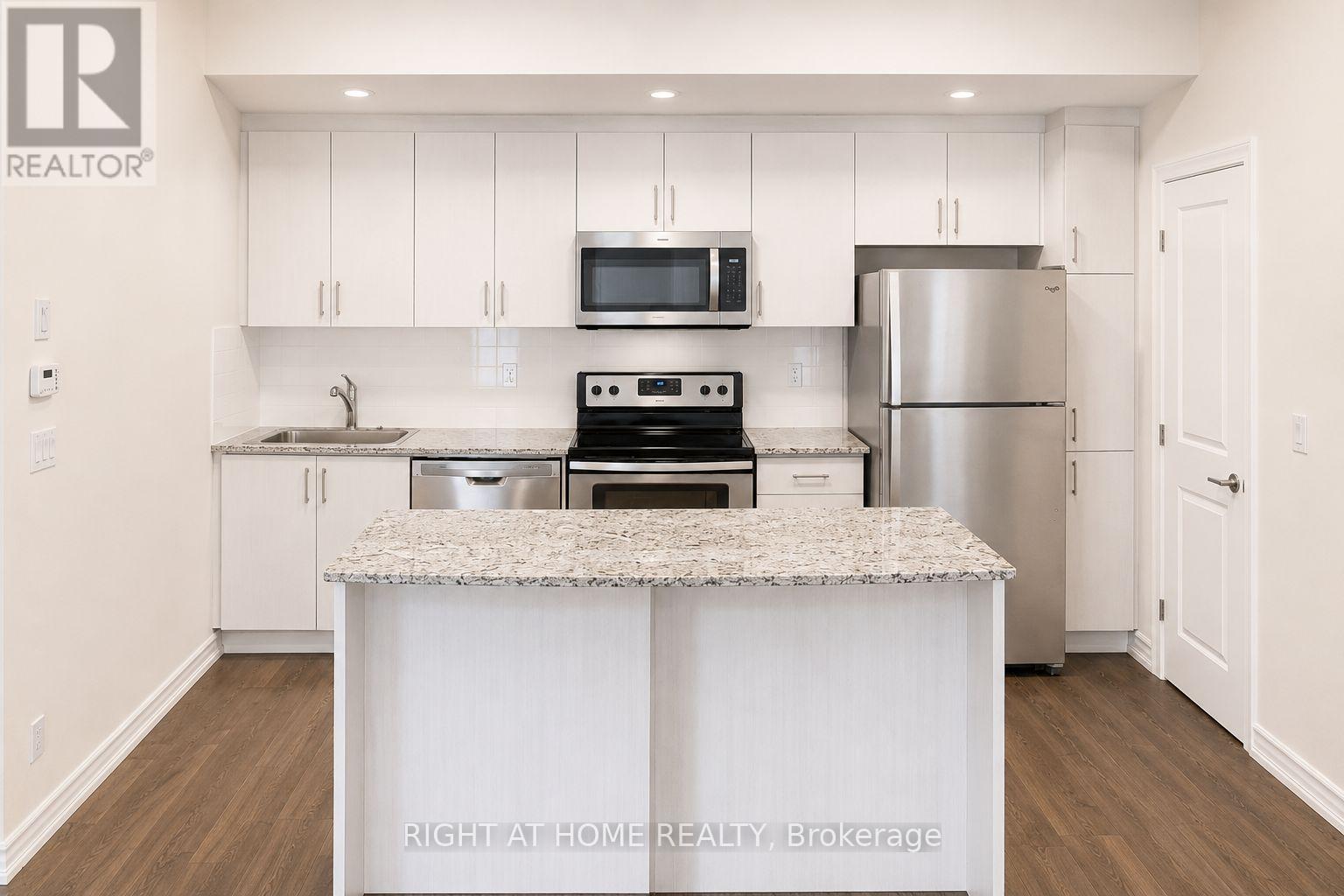 21 - 90 Eastwood Park Gardens, Toronto, Ontario  M8W 0B2 - Photo 5 - W13131416