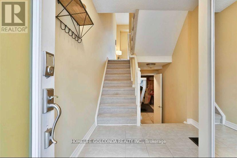 380 Riddell Court, Newmarket, Ontario  L3Y 8M8 - Photo 2 - N13223152
