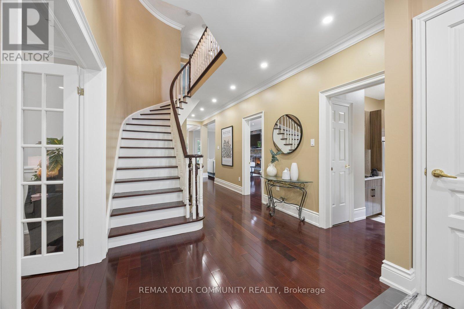 2 Riggs Court, Richmond Hill, Ontario  L4C 9N7 - Photo 4 - N13223174