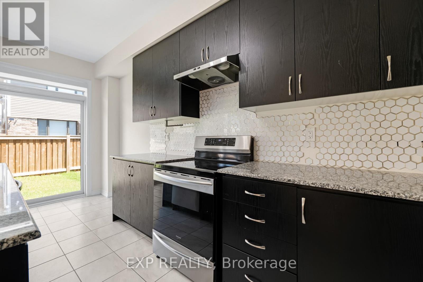 108 Durham Avenue, Barrie, Ontario  L9J 0L8 - Photo 13 - S13223302