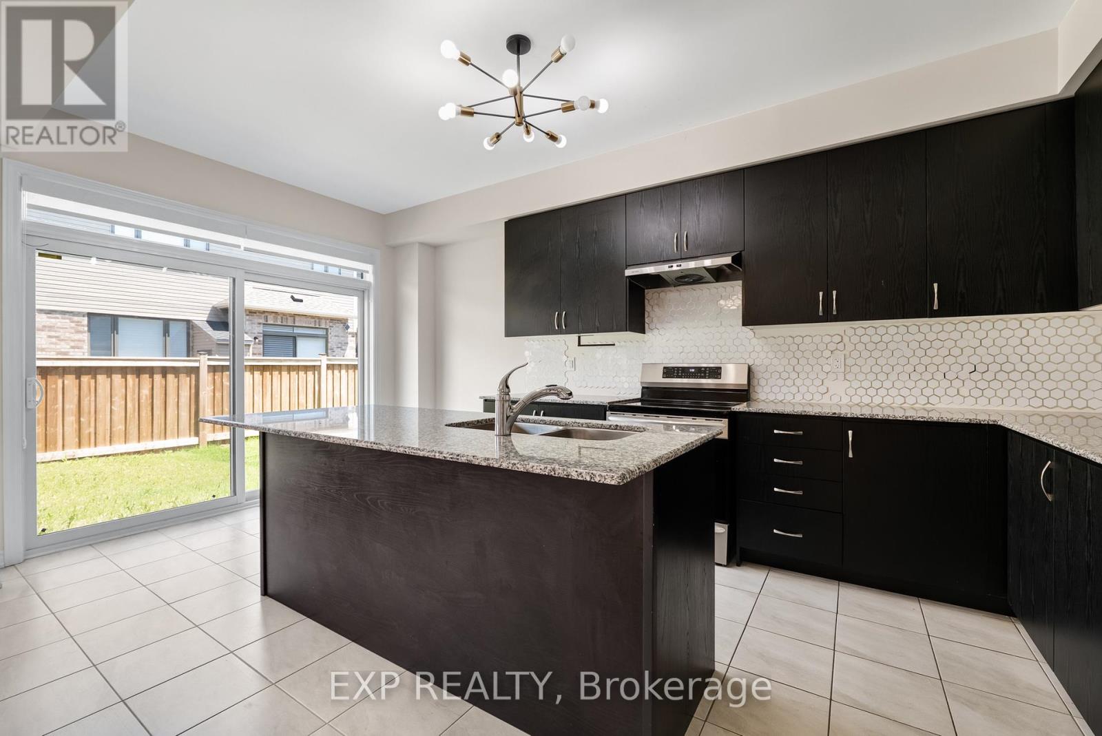 108 Durham Avenue, Barrie, Ontario  L9J 0L8 - Photo 15 - S13223302