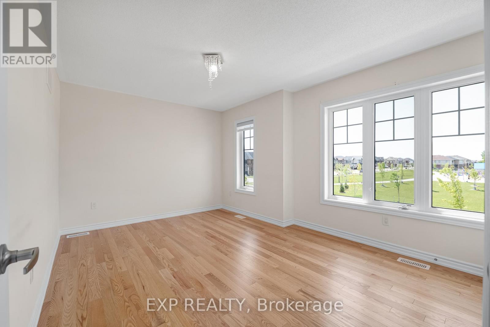 108 Durham Avenue, Barrie, Ontario  L9J 0L8 - Photo 29 - S13223302