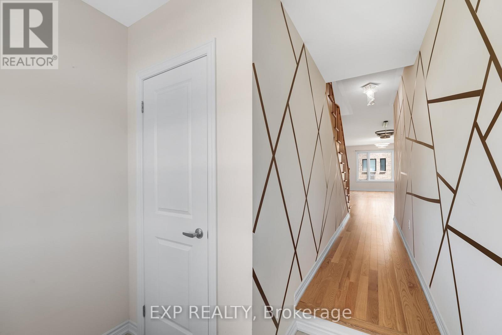 108 Durham Avenue, Barrie, Ontario  L9J 0L8 - Photo 4 - S13223302
