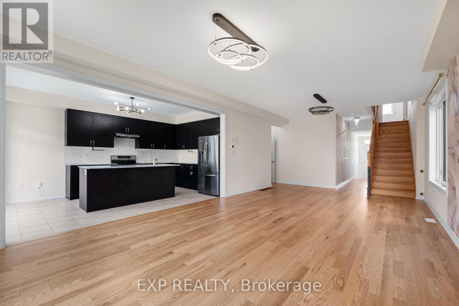 108 Durham Avenue, Barrie, Ontario  L9J 0L8 - Photo 9 - S13223302