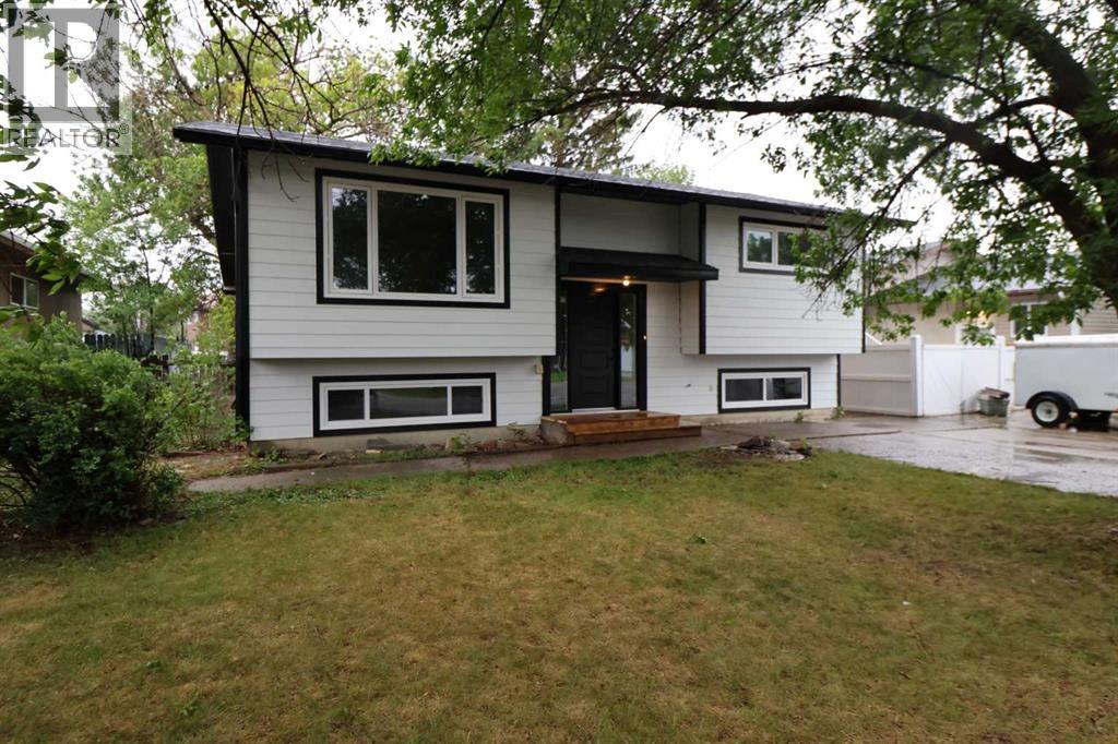 1816 11 St, Coaldale, Alberta  T1M 1A6 - Photo 1 - A2316749