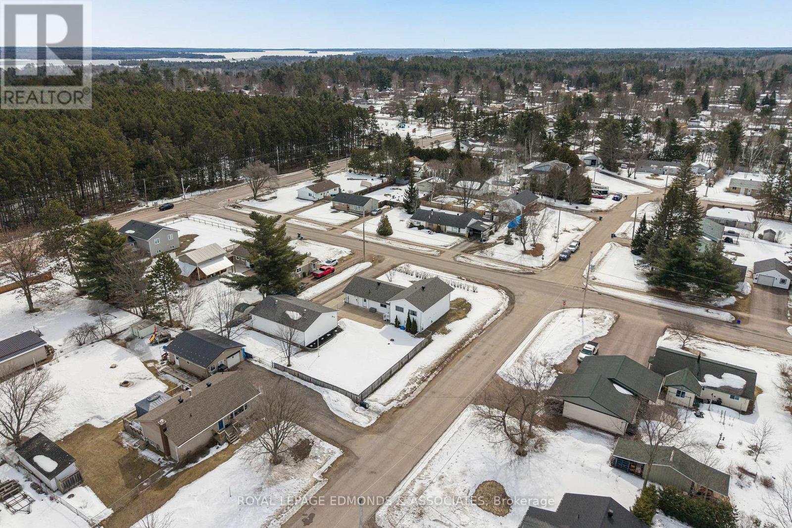 31 Silke Drive, Petawawa, Ontario K8H 2L3 - Photo 48 - X12955790