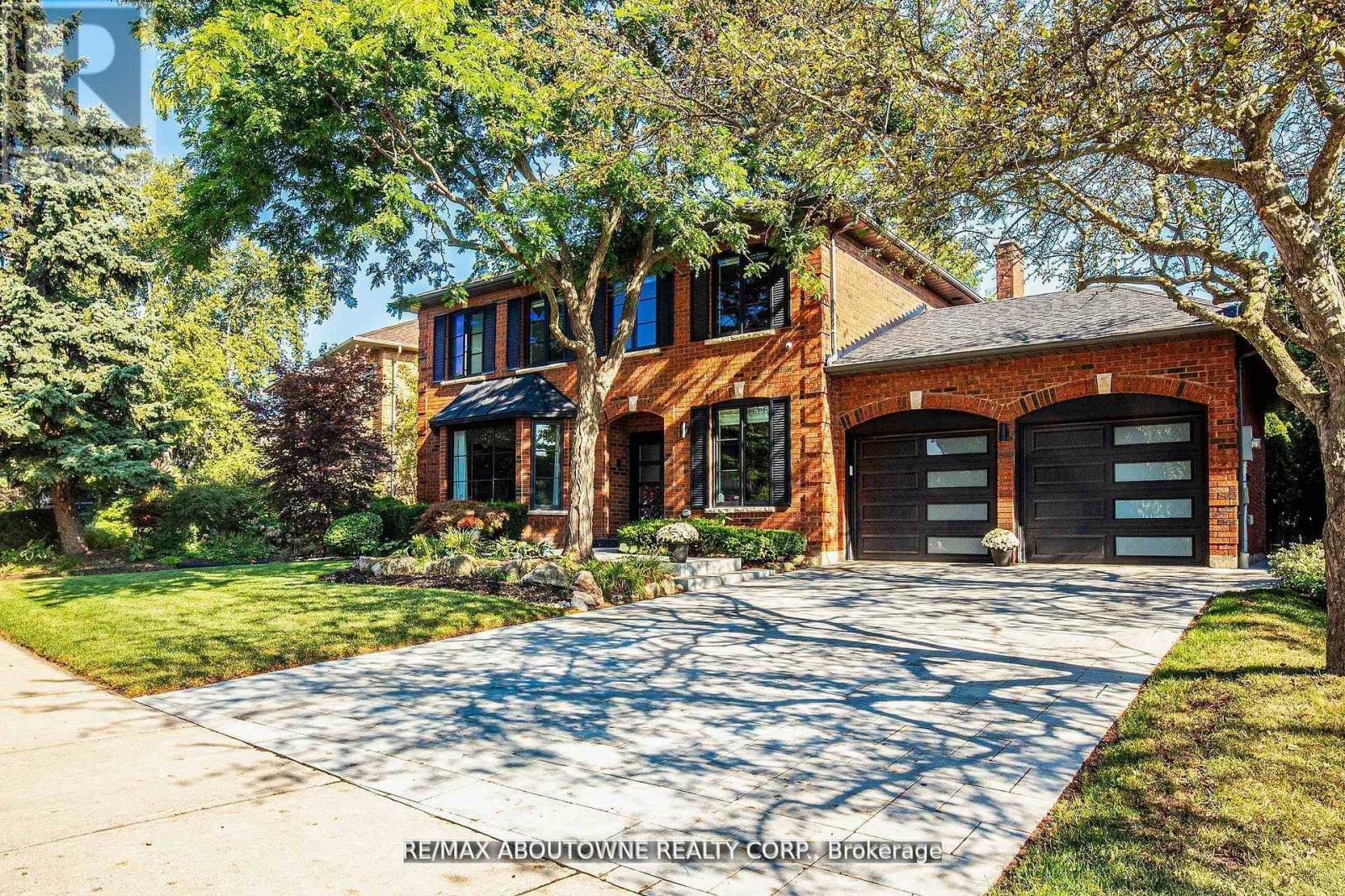 1319 Greeneagle Drive, Oakville, Ontario  L6M 2N1 - Photo 2 - W13223086