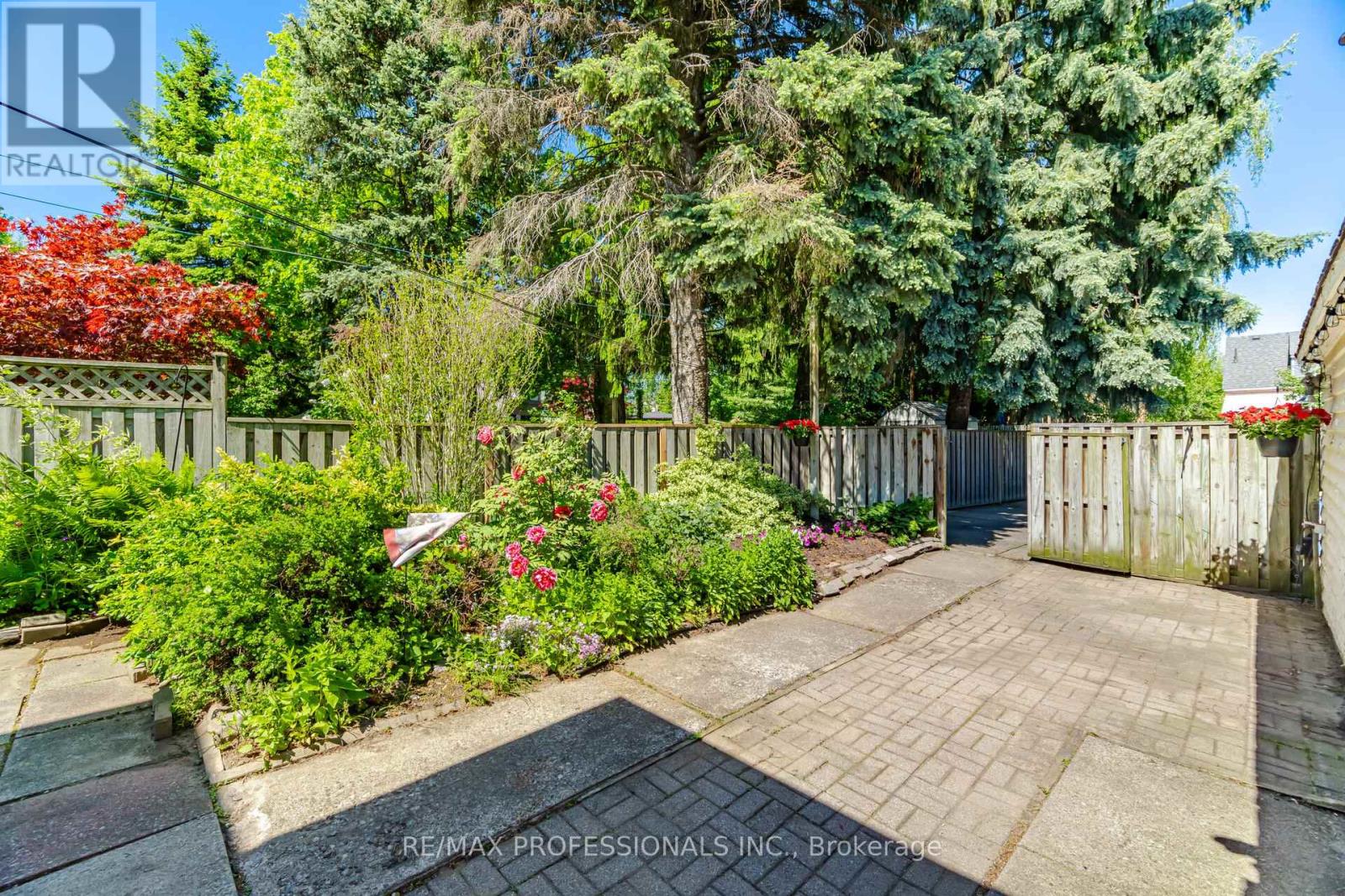 29 Westleigh Crescent, Toronto, Ontario  M8W 3Z6 - Photo 36 - W13223130