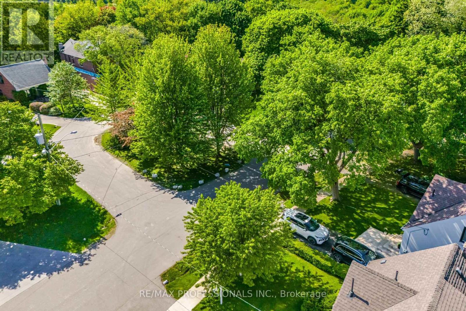 29 Westleigh Crescent, Toronto, Ontario  M8W 3Z6 - Photo 4 - W13223130