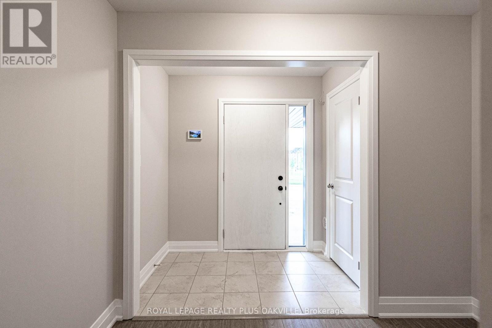 2468 Badger Crescent, Oakville, Ontario  L6M 5M1 - Photo 3 - W13223178