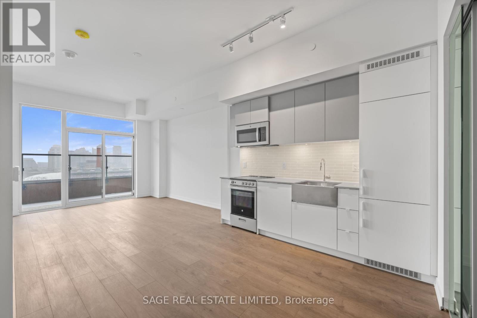 1122 - 270 DUFFERIN STREET, Toronto, Ontario