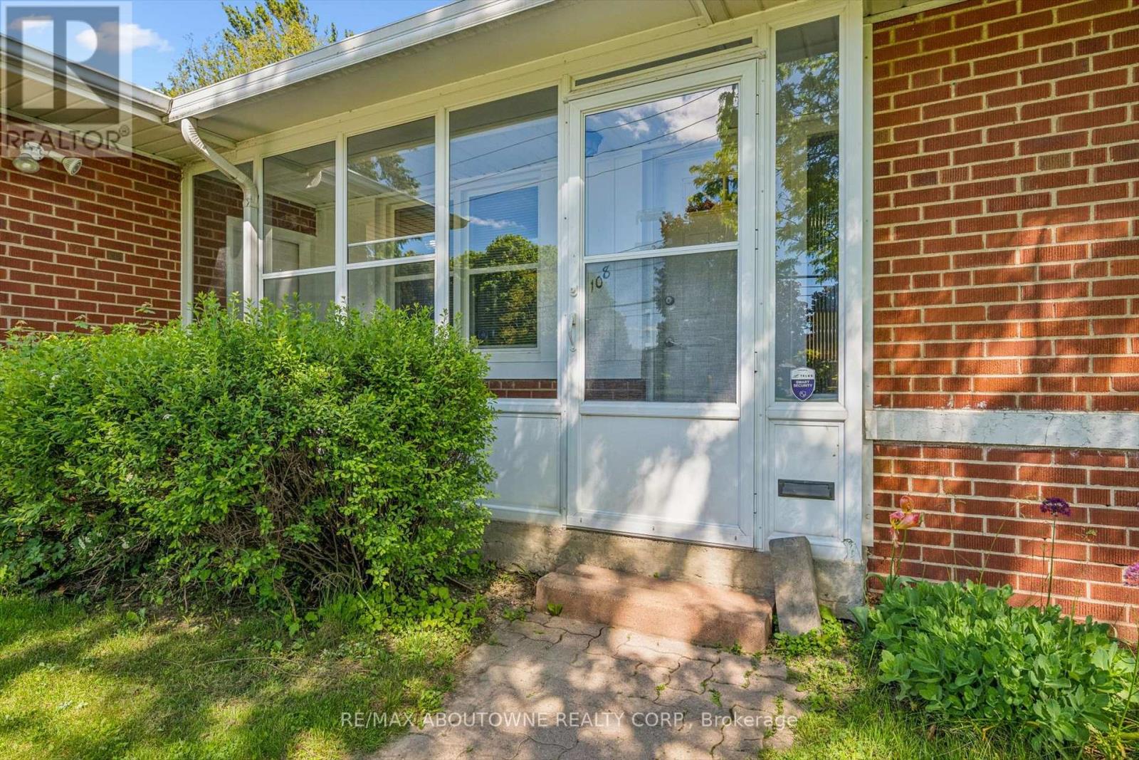 108 Princess Margaret Boulevard, Toronto, Ontario  M9B 2Z3 - Photo 4 - W13223270