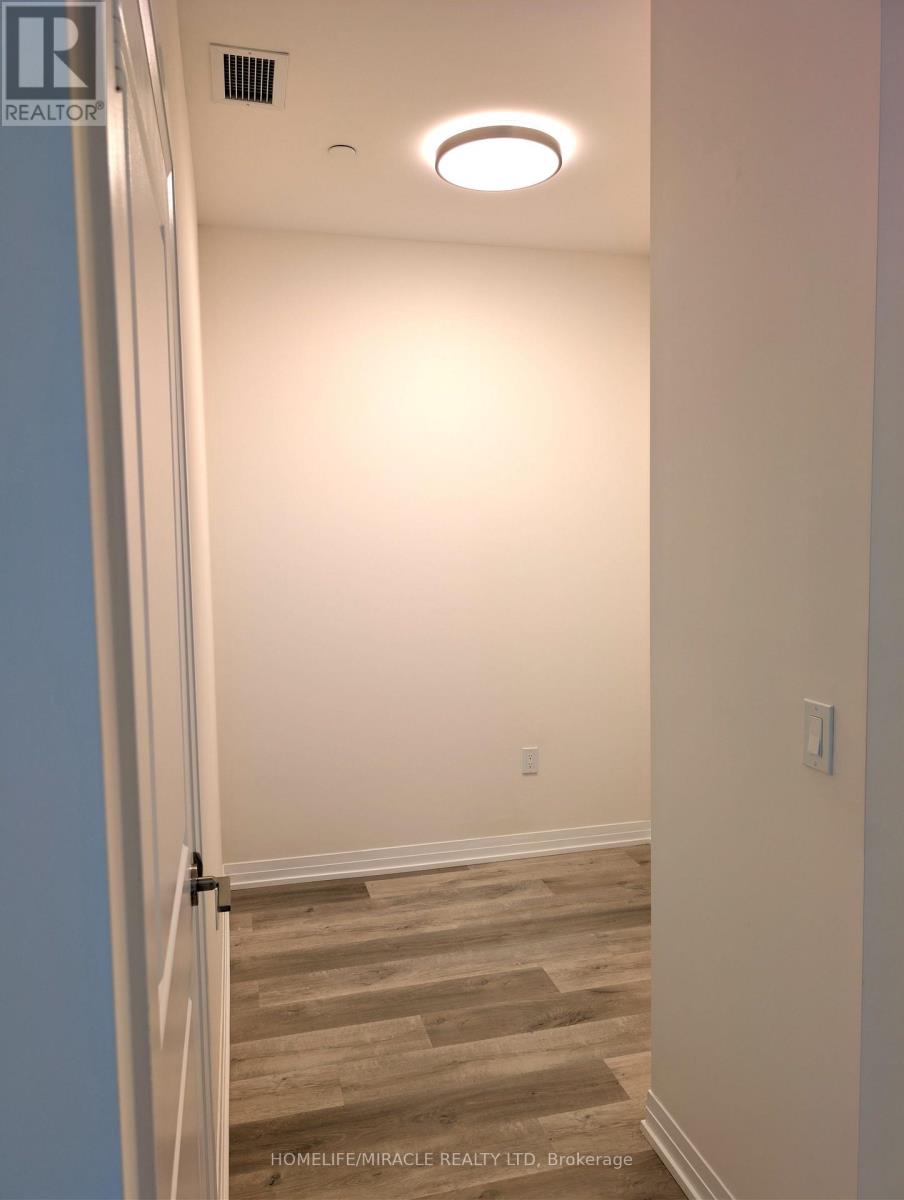 217 - 15 Watergarden Drive N, Mississauga, Ontario  L5R 0G8 - Photo 9 - W13223272