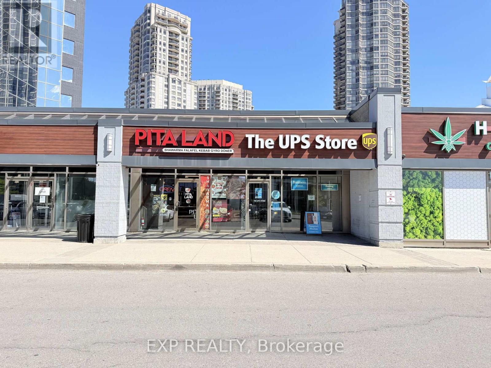 30 EGLINTON AVENUE W, Mississauga, Ontario
