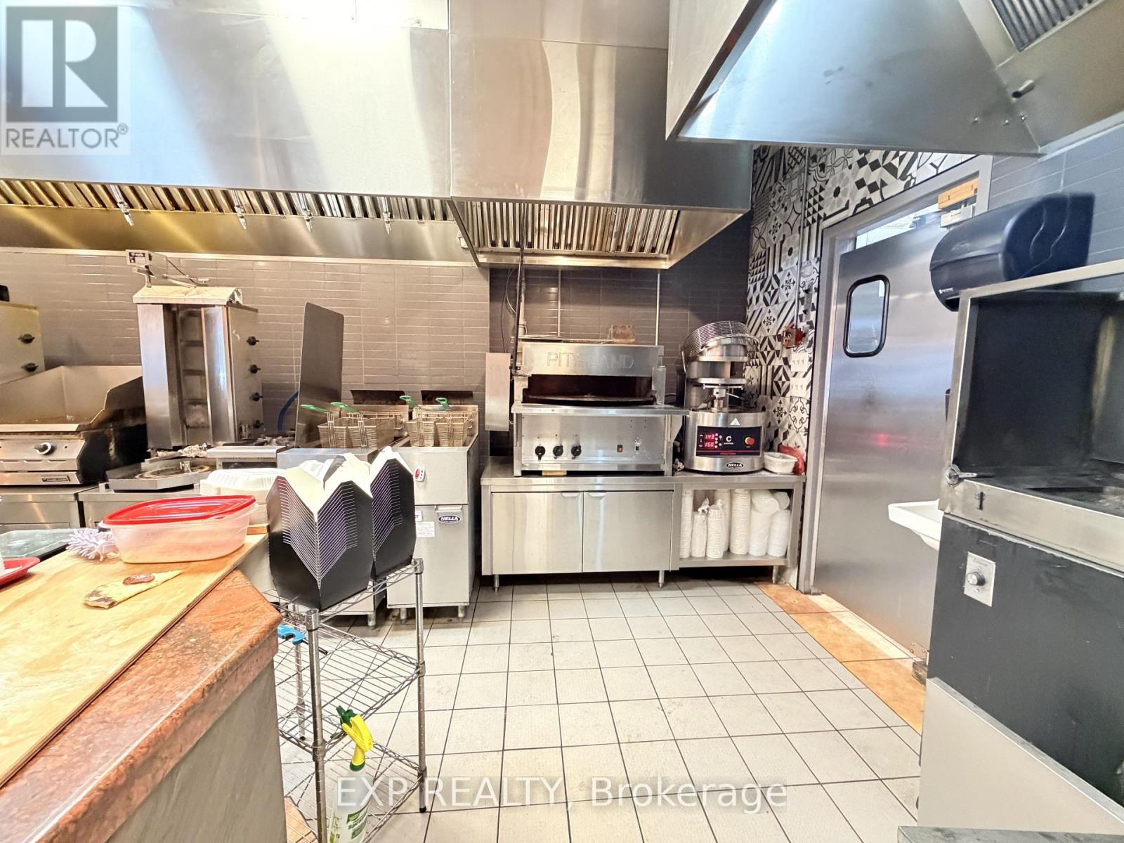 30 Eglinton Avenue W, Mississauga, Ontario  L5R 3E7 - Photo 11 - W13223338