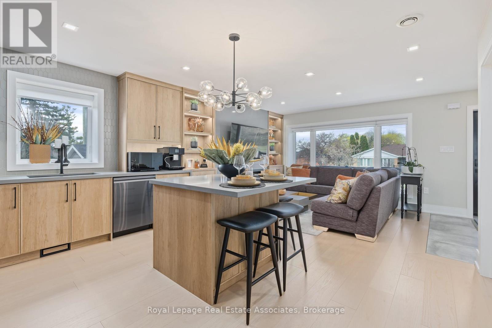 37 Windsor Road, Halton Hills, Ontario  L7G 1S8 - Photo 10 - W13223364