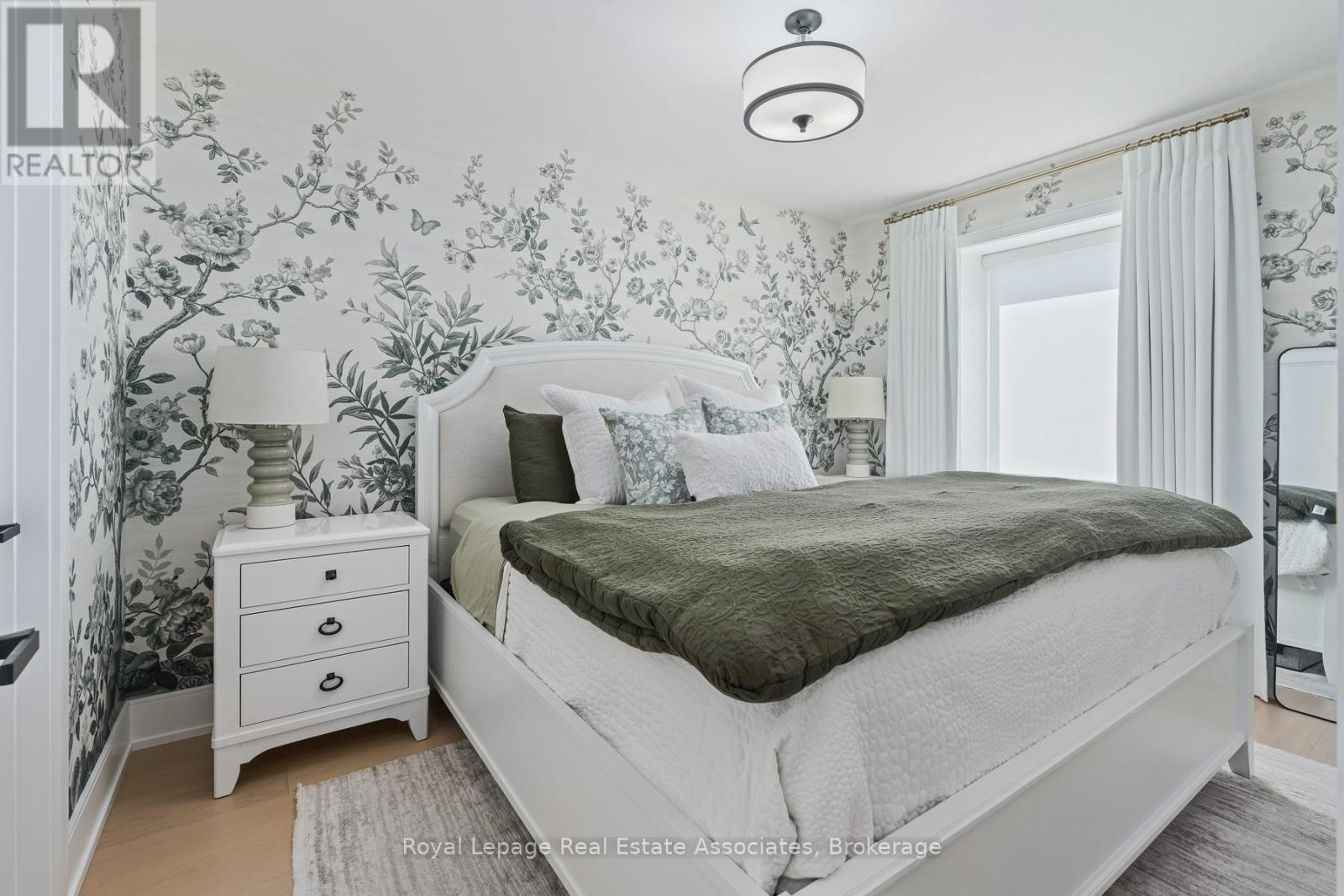 37 Windsor Road, Halton Hills, Ontario  L7G 1S8 - Photo 12 - W13223364