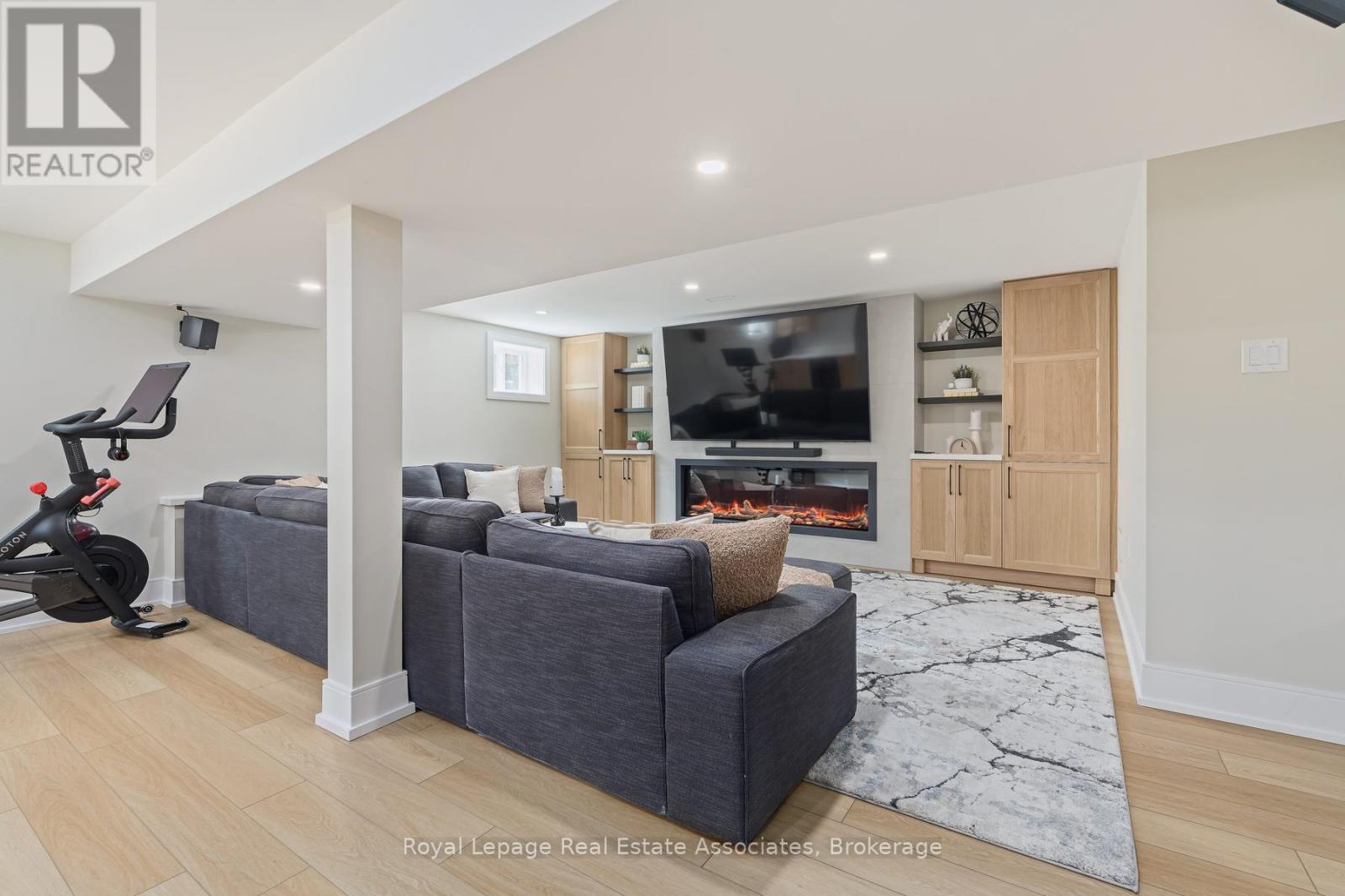 37 Windsor Road, Halton Hills, Ontario  L7G 1S8 - Photo 19 - W13223364